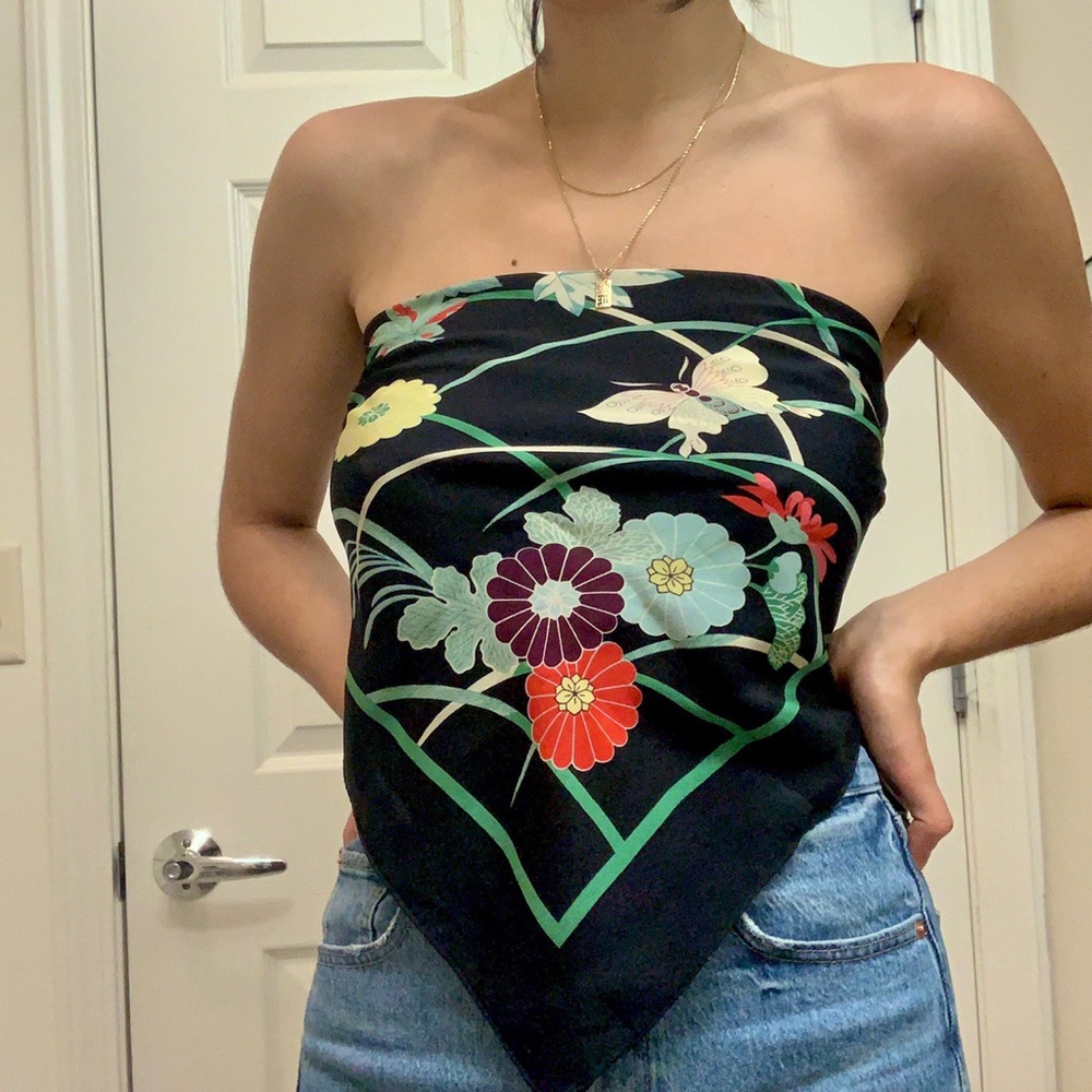 100% silk vintage scarf 🌹
